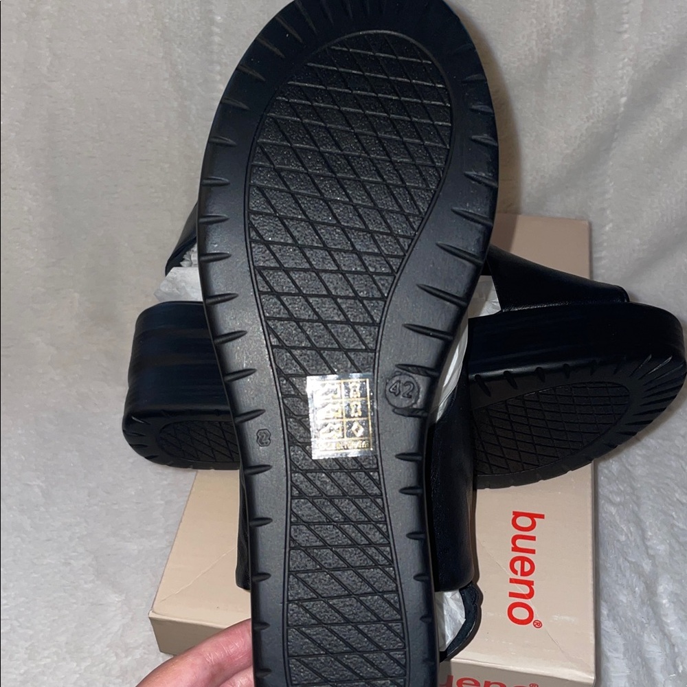 BUENO Brand NAOMI Sandal in Black - Picture 15 of 15
